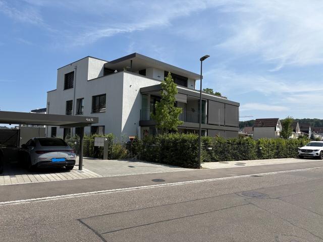 Schöne 4.5 Zimmer Gartenwohnung an ruhiger und zentraler Lage