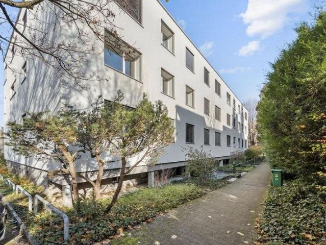 Schöne 4.5 Zimmerwohnung mit grossem Balkon in Allschwil