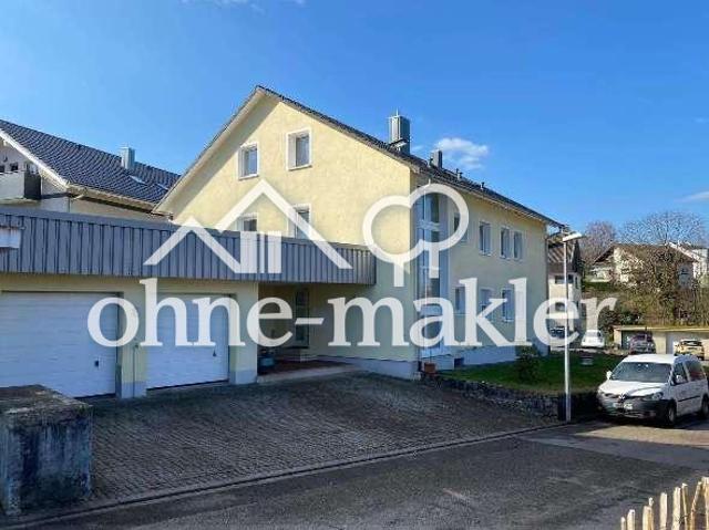 Schöne 4 Zimmerwohnung mit Terrasse, großem Garten und EBK o. Makler!
