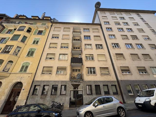 Schöne 4 Zimmer Wohnung im 4. Stock