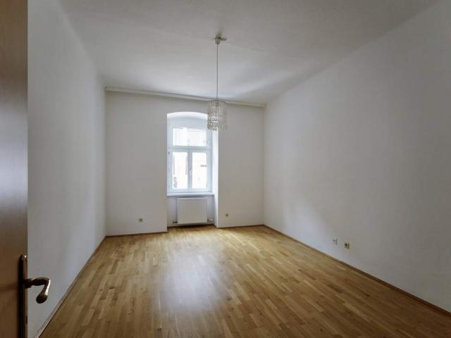 Schöne Altbau Erdgeschoss Wohnung mit Garten im Zentrum von Linz