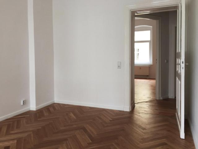 Schöne Berliner Altbauwohnung mit Balkon hofseite in Neukölln