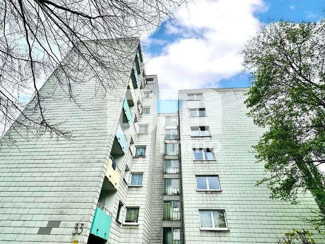 Schöne gepflegte und modernisierte Etagenwohnung mit Balkon
