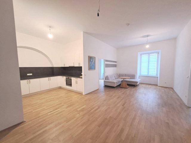 Schöne, großzügige Altbauwohnung in der historischen Ennser Altstadt 81m2 saniert