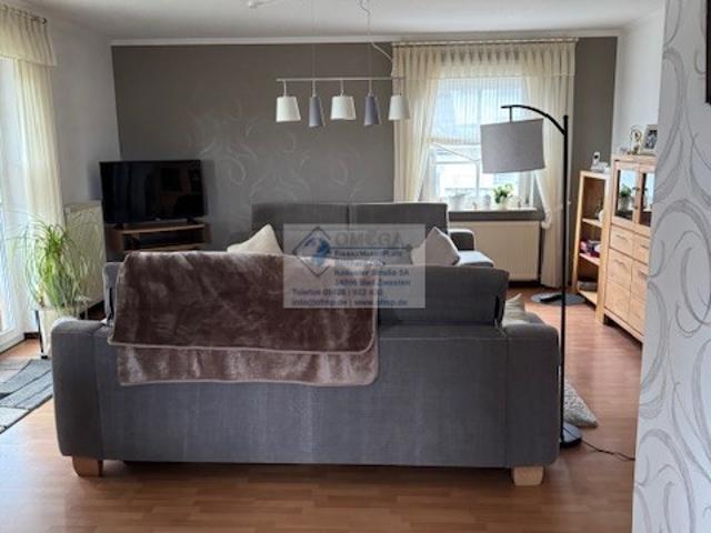 Schöne große Erdgeschosswohnung mit Balkon+Garage