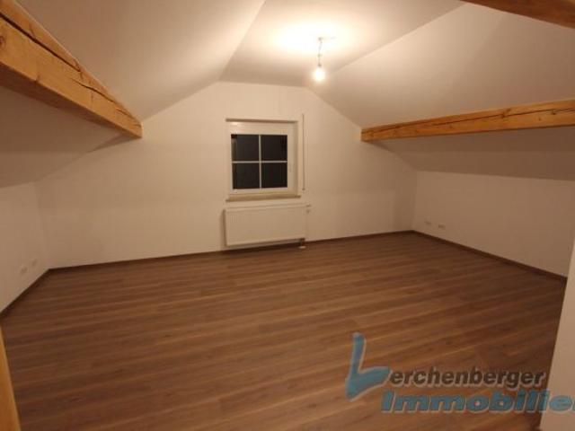 Schöne Dachgeschosswohnung zum Erstbezug in ruhiger Lage von Osterhofen/Altenmarkt