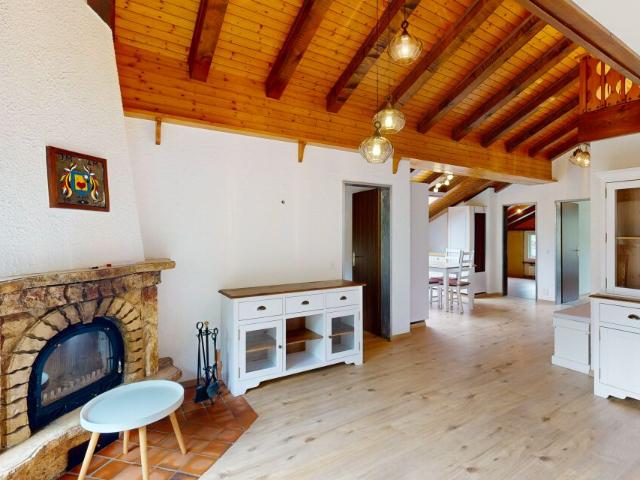 Reserviert Schöne Dachwohnung in guter, sonniger und ruhiger Wohn.