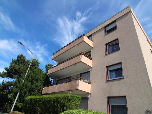 SCHÖNE DREIZIMMERWOHNUNG MIT GROSSEM BALKON SOWIE EINER EINZELGARAGE IN ZENTRALER LAGE VON KAARST