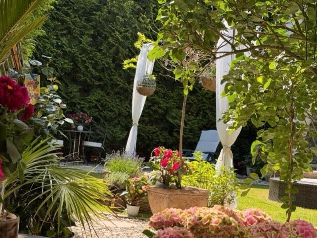 Schöne EG Eigentumswohnung 3 Zimmer Garten über 100 qm 160, HG