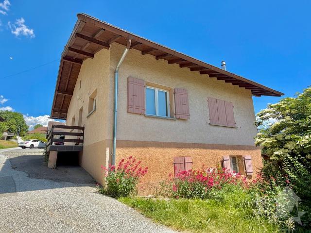 Schöne Einfamilienhaus auf einem schönen Grundstück von 725 m2!