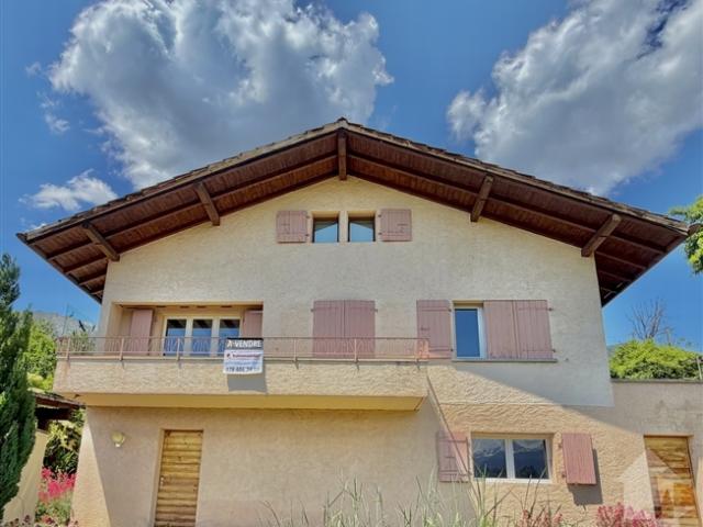 Schöne Einfamilienhaus auf einem schönen Grundstück von 725 m2!