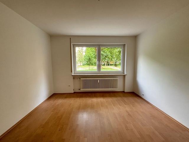 Schöne familienfreundliche 3 Zimmer Wohnung mit Loggia nähe Kuhsee zu vermieten
