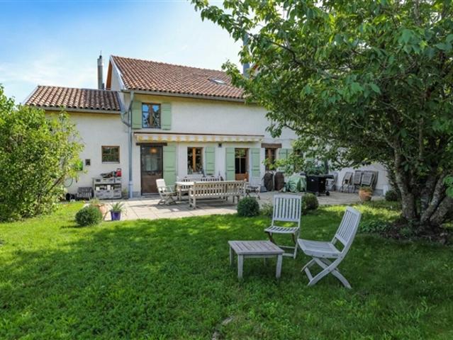 Schöne Finca mit Garten am Rande der Jussy Weinberge