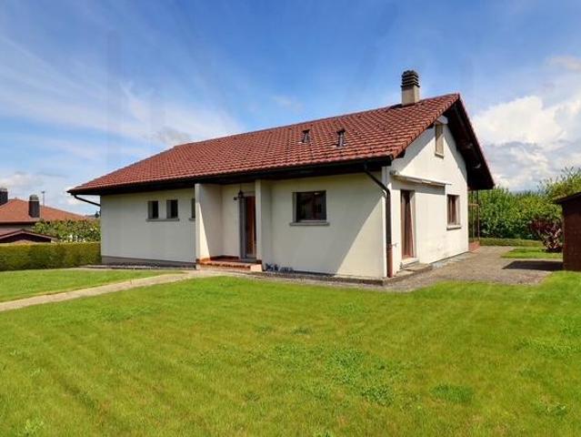 Schöne freistehende Villa in Siviriez – Großer Garten, großzügige Volumen und Potenzial zum Enthüllen