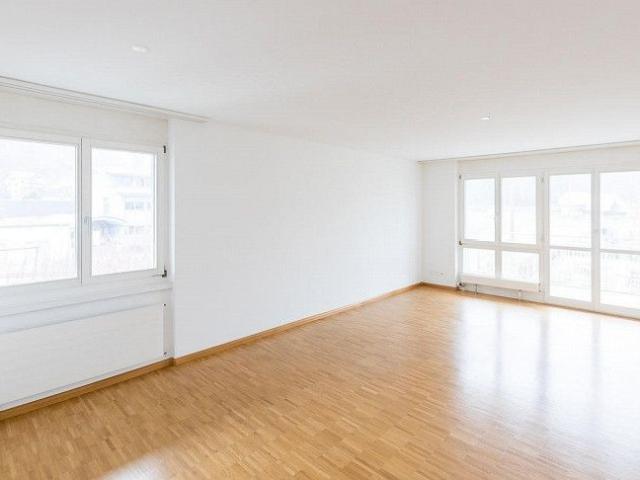 Schöne, helle 4½ Zimmerwohnung im 1.OG