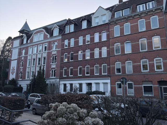 Schöne, helle Altbau 4 Zimmer Wohnung mit 2 x Bad