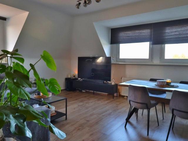 Diese wunderschöne, helle Wohnung mit Balkon wartet auf nette, neue Bewohner
