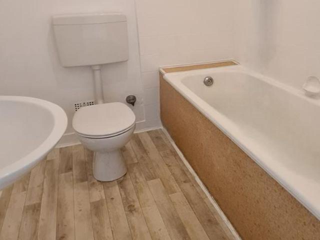 Schöne, helle und renovierte 2,5 Zimmer Wohnung im 1. OG in Essen Leithe, Brüninghofer Weg 50