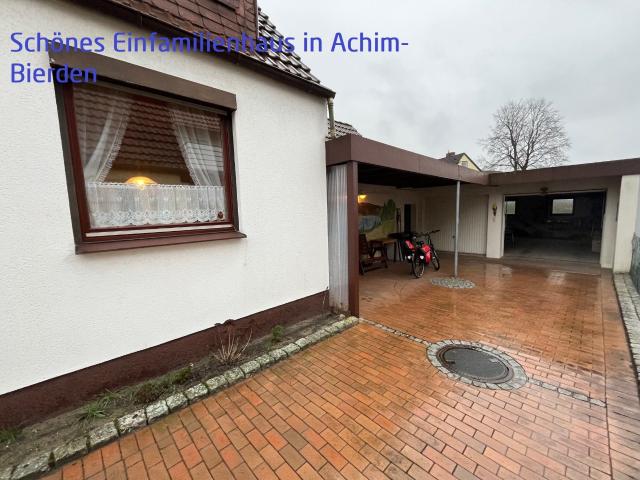 Schöne Lage ! Häuschen auf sonnigem GRUNDSTÜCK mit Doppelgarage in ACHIM Bierden !