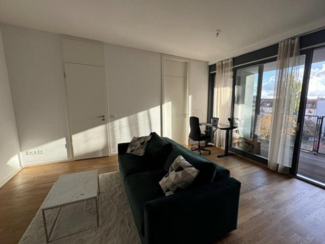 Schöne, lichtdurchflutete und ruhige Zwei Zimmer Wohnung in der Hafencity