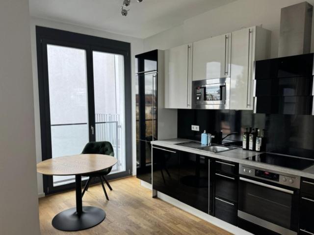Schöne, lichtdurchflutete und ruhige Zwei Zimmer Wohnung in der Hafencity