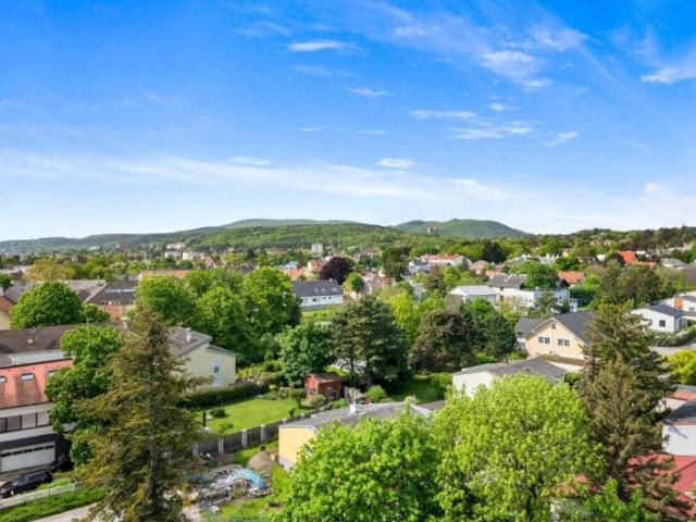 Schöne, sonnige Dachgeschosswohnung mit Fernblick Nähe Mödling