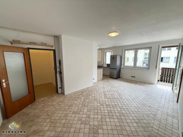 Schöne, sanierte 2 Zimmer Wohnung mit Loggia und PKW Stellplatz Grünruhelage