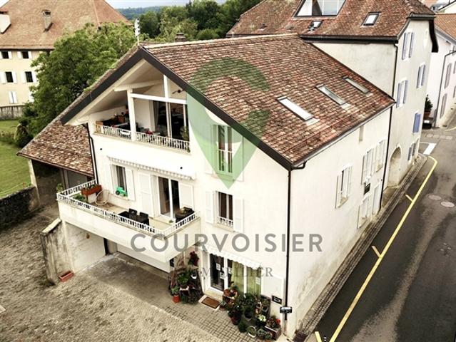 Schöne renovierte 4,5 Zimmer Wohnung mit Balkon 5 Minuten von Aubonne entfernt