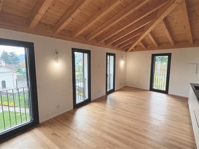 Schöne renovierte 1 s.Zim Dachgeschosswohnung mit Mezzazin ErstwohnsitzBellissimo Attico di 2.5 loc ristrutturato Residenza Primaria