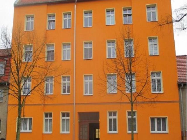 Schöne Wohnung mit 2 Zimmern und Wanne