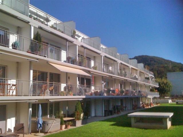 SCHÖNE WOHNUNG MIT GARTENSITZPLATZ