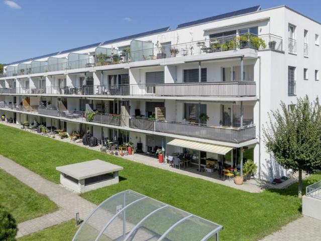 SCHÖNE WOHNUNG MIT GROSSEM BALKON