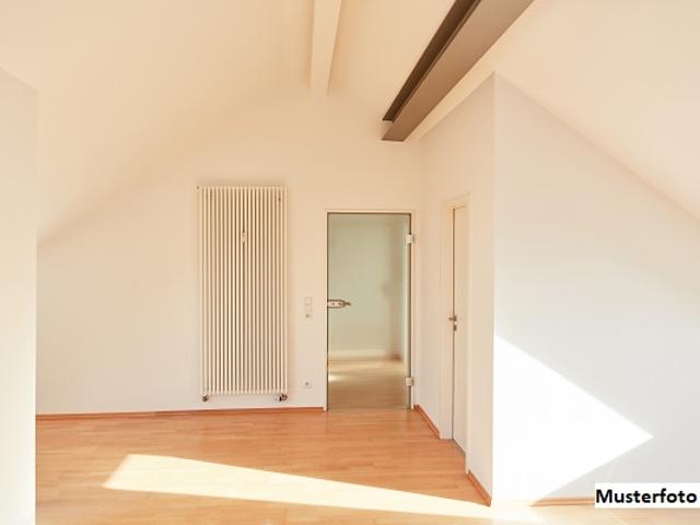 Schöne Wohnung mit Pkw Stellplatz provisionsfrei