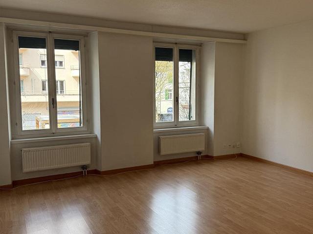 Schöne und charmante Wohnung mit einem kleinen Balkon