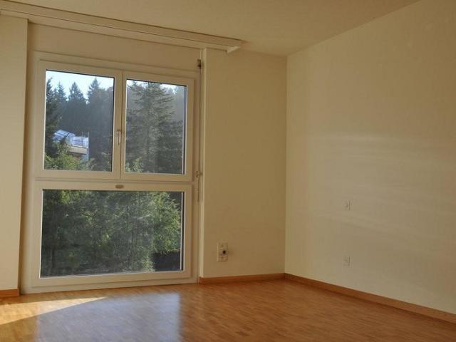 Schöne und grosse 3.5 Zi Wohnung mit Eckbalkon