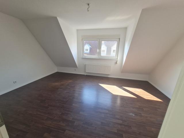 Schöne und helle 2 Zimmer Dachgeschosswohnung ab dem 01.09.26