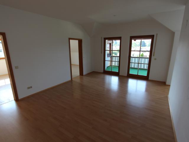 Schöne und helle 3 Zimmer Wohnung in Eging am See