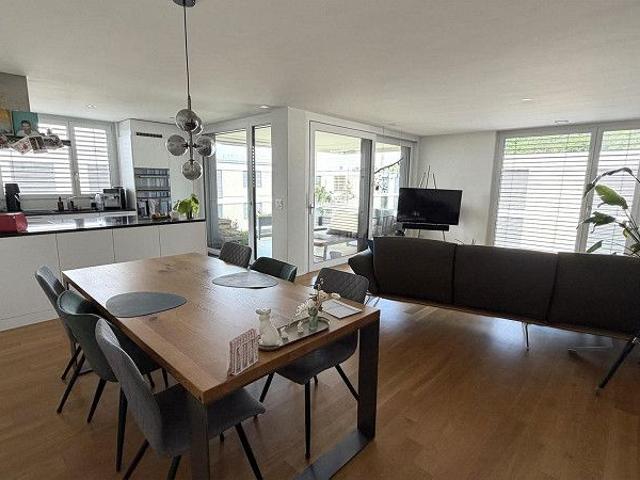 schöne und helle 4.5 Zimmerwohnung in Kloten zu vermieten