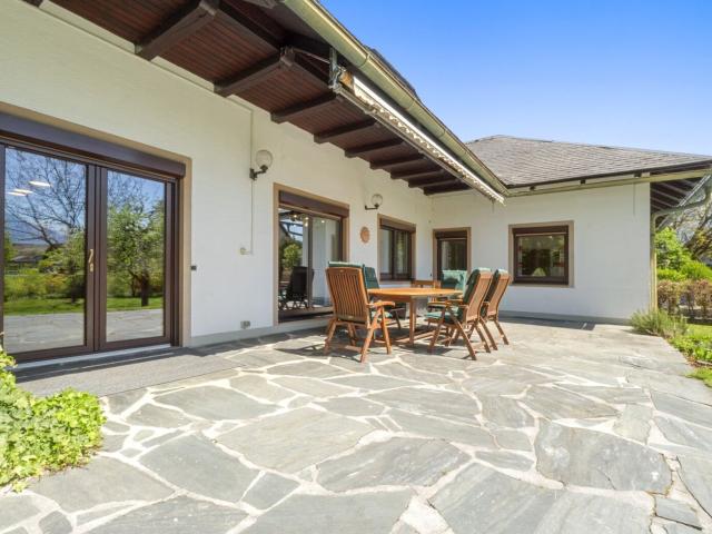 Schöner, Gepflegter 270M² Bungalow mit 2 Wohnungen und 1.318M² Grund in Viktring in Ruhiger Sonniger Aussichtslage!