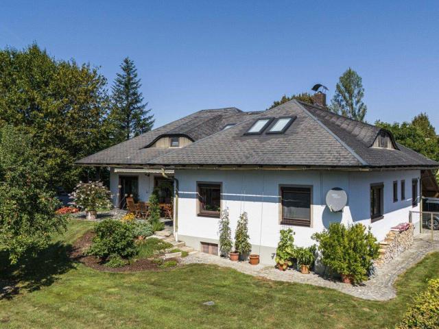 Schöner, gepflegter 270m² Bungalow mit 2 Wohnungen und 1.318m² Grund in Viktring in ruhiger sonniger Aussichtslage!