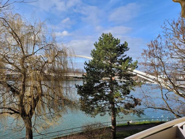 RESERVIERT Schöner Wohnen am Rheinpark mit phantastischer Rheinsicht, mit EBK, Balkon, TG Stellplatz
