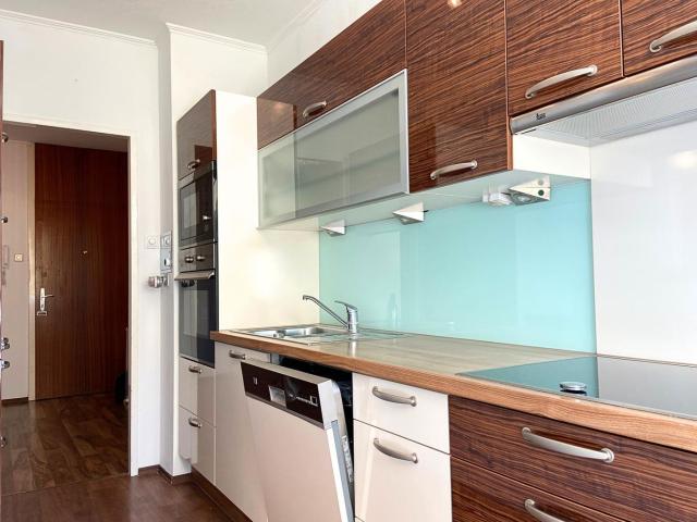 SCHÖNER WOHNEN! Helle 3 Zimmerwohnung mit Bar, Loggia und großartigem Ausblick!