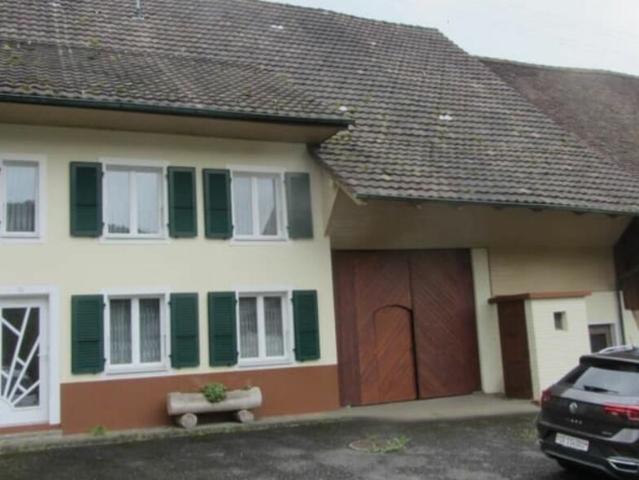 Schönes Bauernhaus mit Scheune & Stöckli
