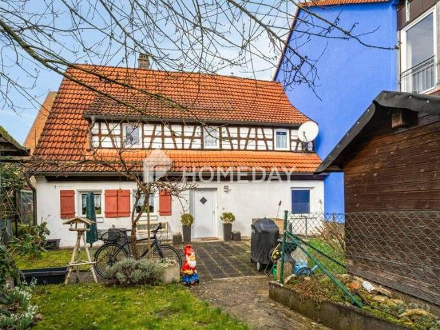 Schönes Bauernhaus mit 6 Zimmern und Garage in sehr guter Lage