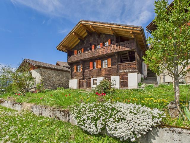 Schönes Chalet mit angebauter Scheune und Panoramablick Exklusivität