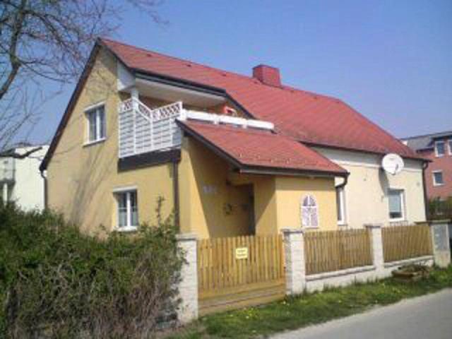 Schönes Eckgrundstück mit geräumigem, vielseitig nutzbarem Wohnhaus derzeit 2 Wohneinheiten!