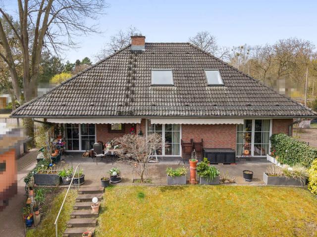 Schönes Ein bis Zweifamilienhaus mit Einliegerwohnung im modernen Landhausstil in bester Villenlage