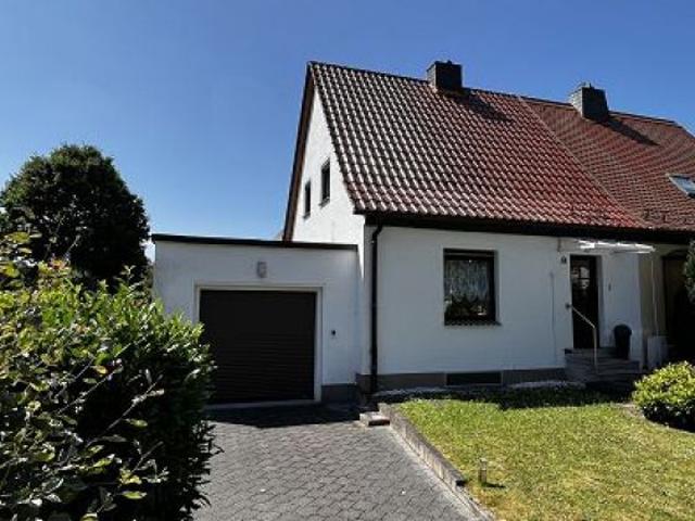Schönes Einfamilienhaus mit 4 Zimmern, Garage, überdachter Terrasse in Sellerhaus Stünz!