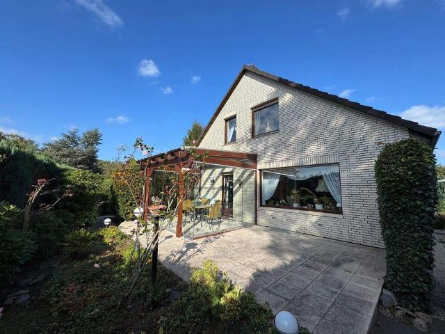 Schönes Einfamilienhaus mit Doppelgarage in Hamburg Eißendorf