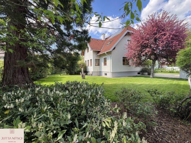 Schönes Einfamilienhaus mit einer Doppelgarage und Sonnengarten Gaaden
